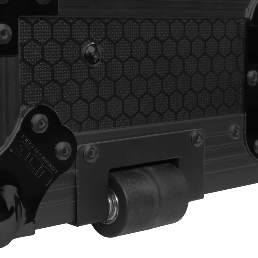 UDG Ultimate flightkoffert Denon DJ SC Live 4 svart Plus (W)