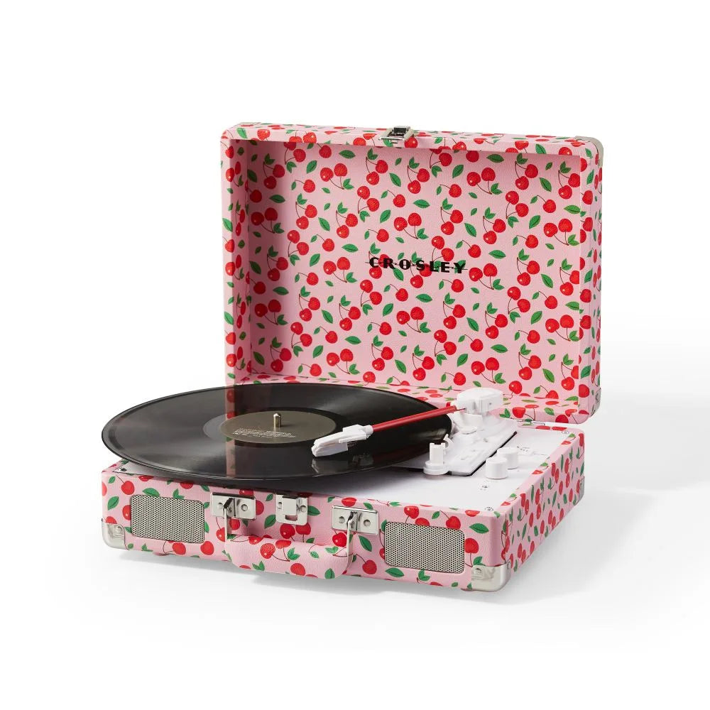 Crosley Cruiser Plus platespiller toveis Bluetooth (Cherry)