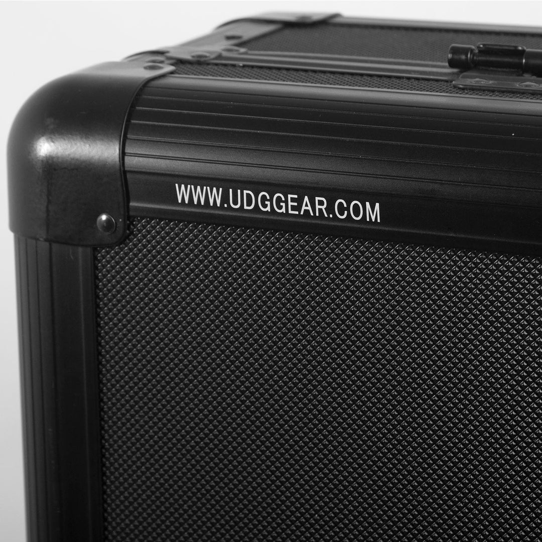 UDG Ultimate Aluminium Flight Case AlphaTheta DJM-V5 Svart