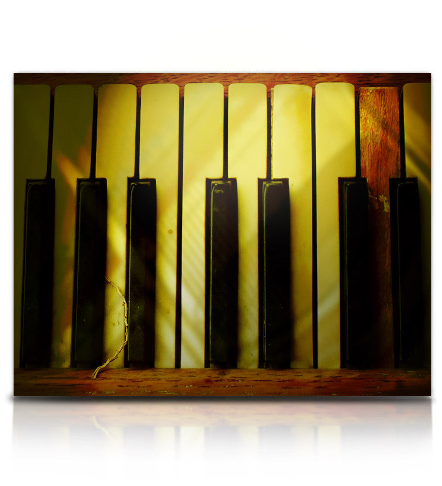 Gammelt, utslitt bestemor-piano
