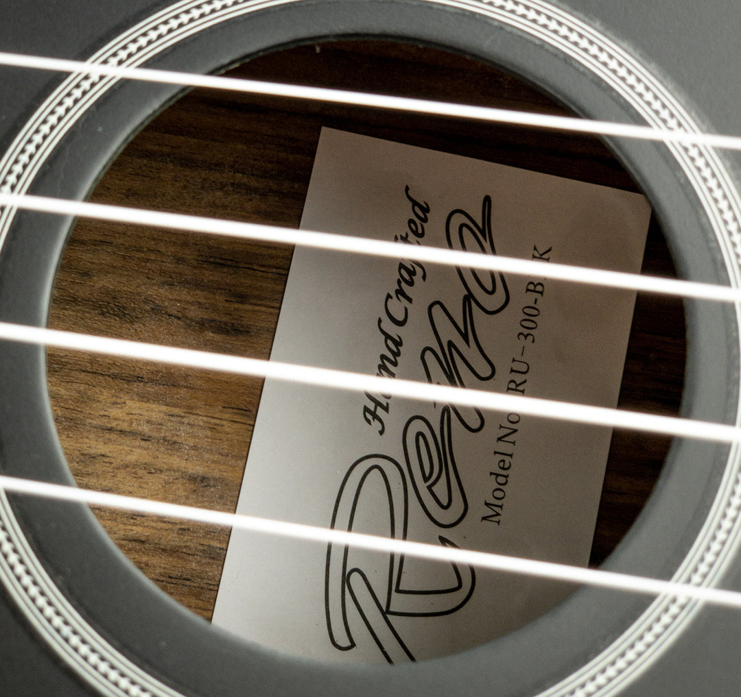 Reno RU300 Grand Concert Ukulele (svart)