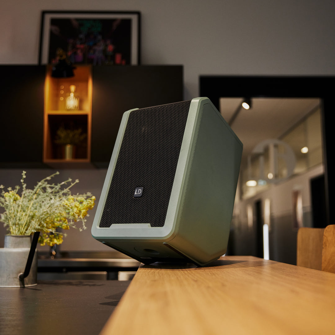 LD Systems ANNY® 8 BPH B6 GN - Bærbar batteridrevet Bluetooth® PA-høyttaler med mikser og 1x headsetmikrofon (inkl. bodypack), Adventure Green