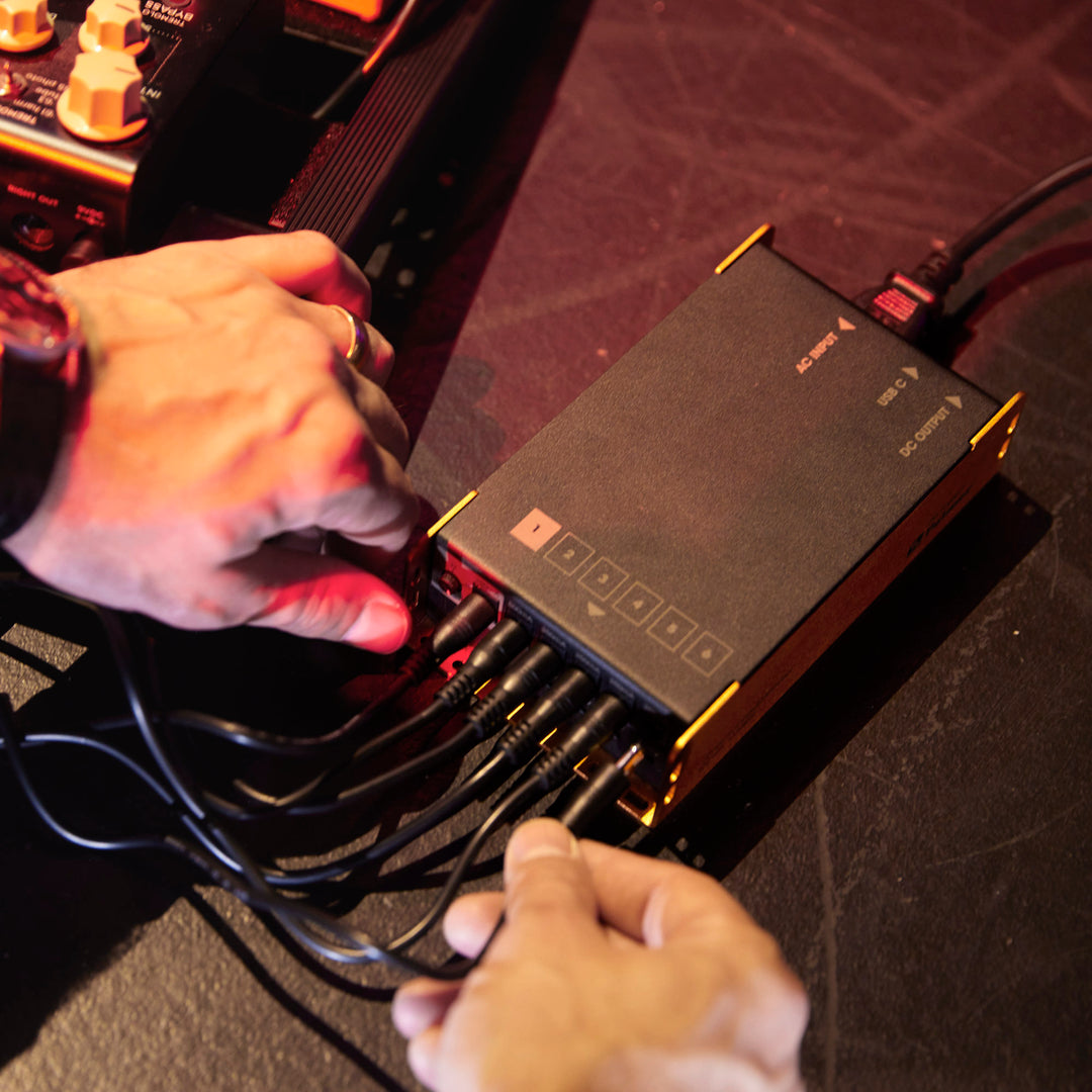 Palmer PWT 06 IEC - Universell strømforsyning til pedalboard med USB