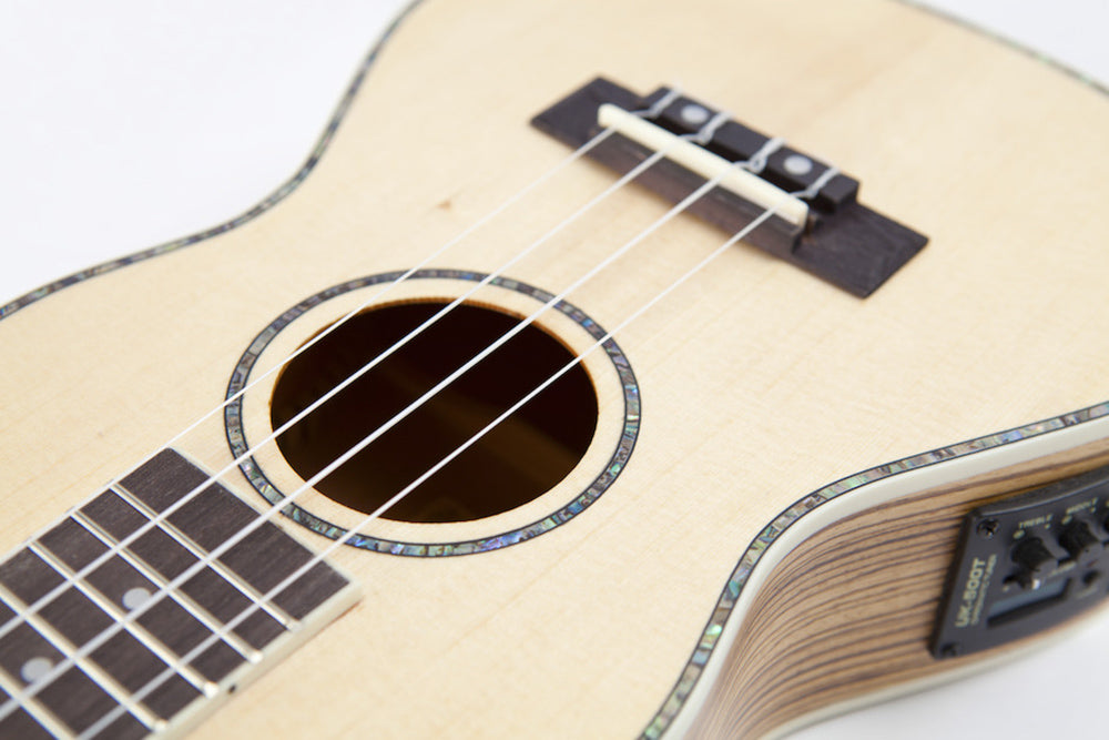 Reno RU320E Grand Concert Ukulele med pickup og tuner (naturlig)