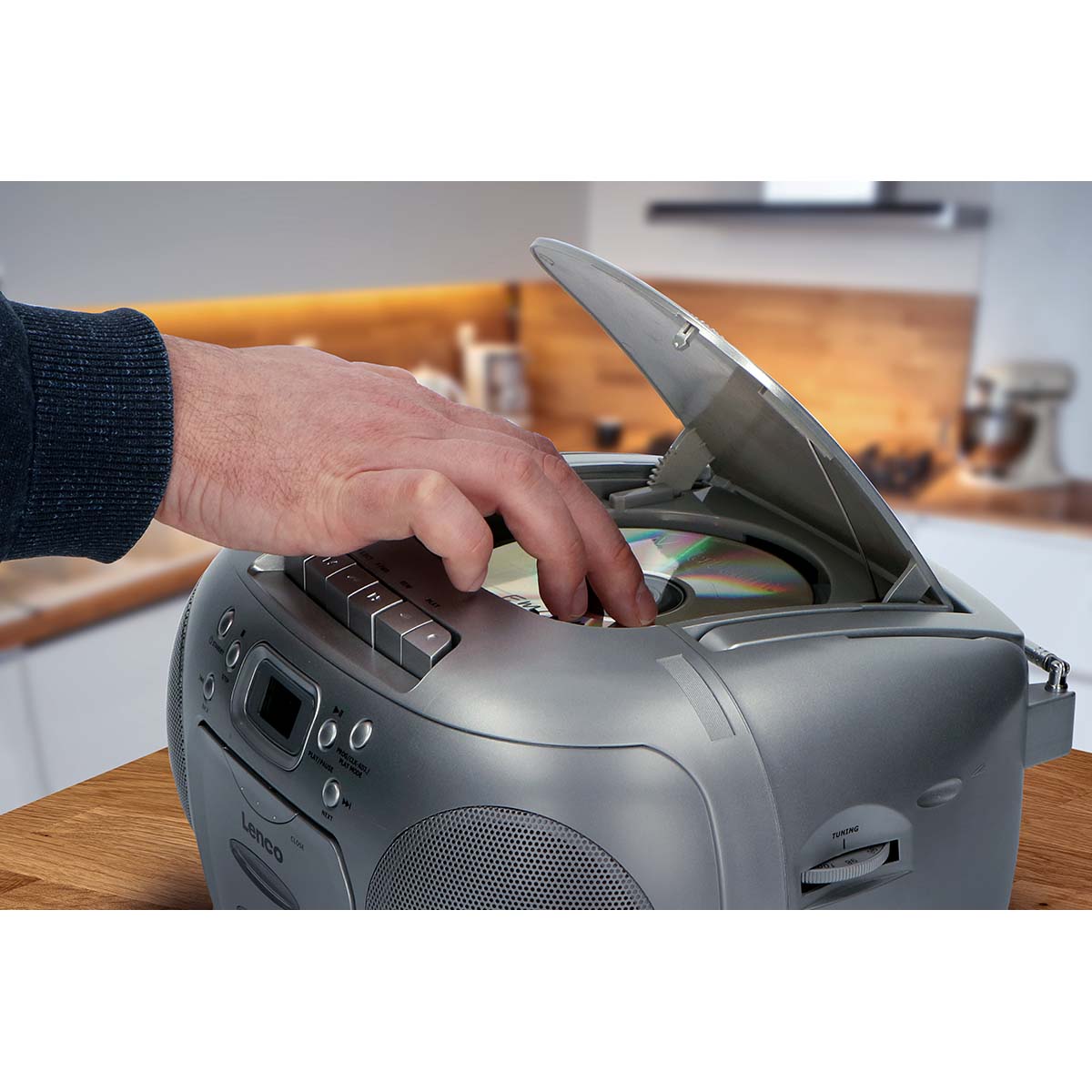 Bærbar FM-radio med CD- og kassettspiller, Sølv