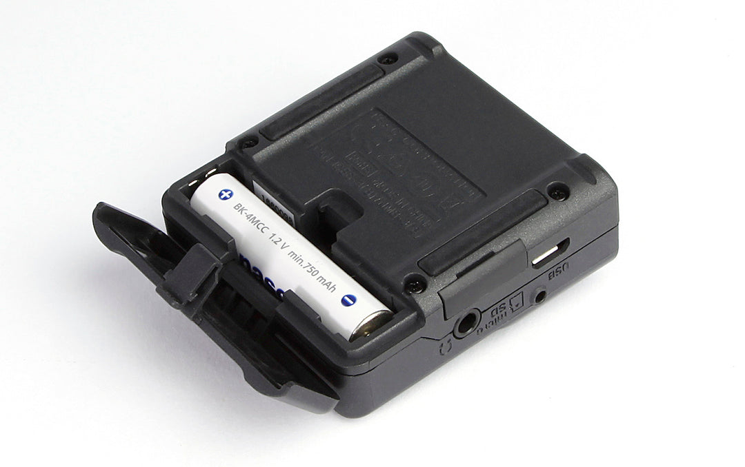 Tascam DR-10L opptaker med lavaliermikrofon, hvit