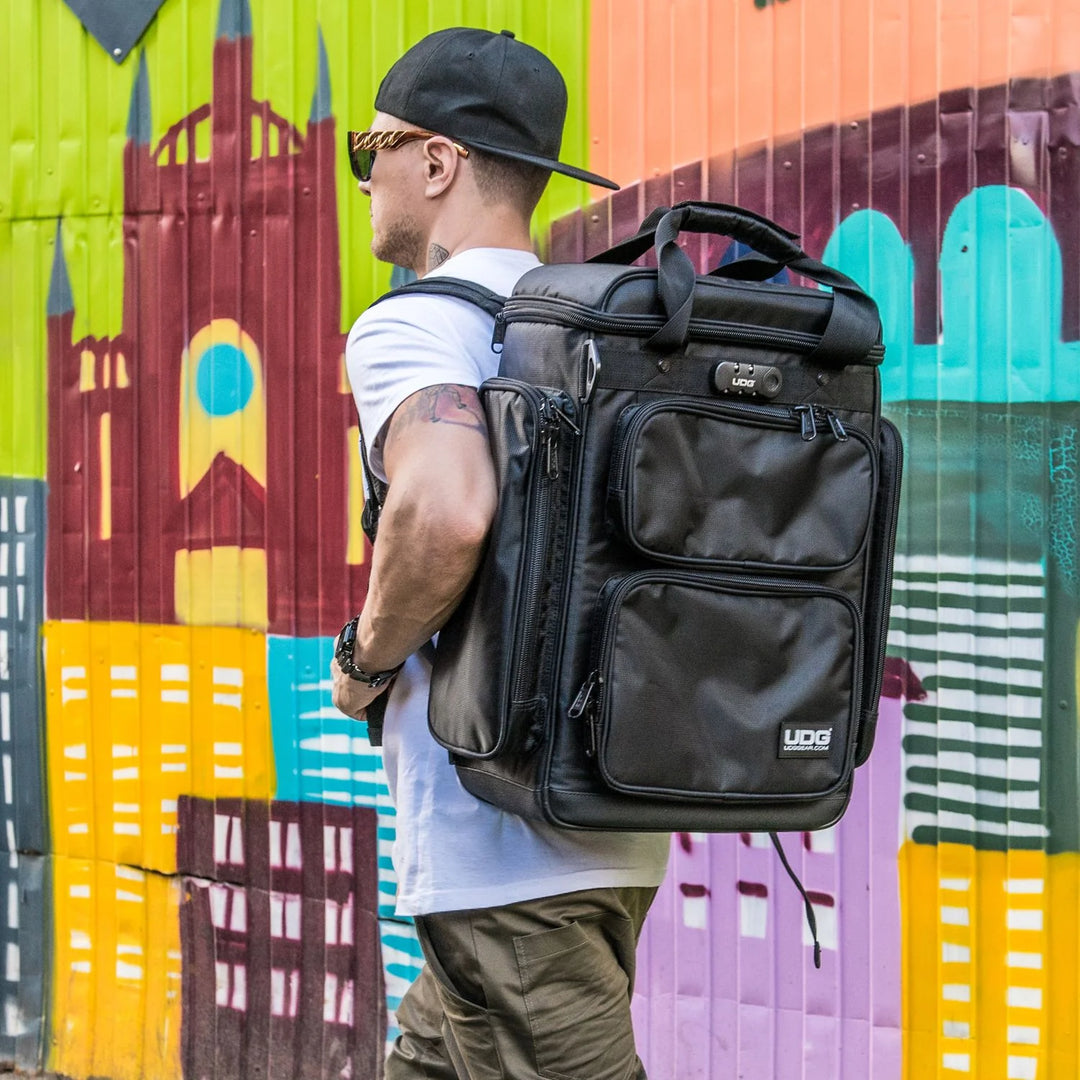 UDG Ultimate ProducerBag Stor - Svart / Oransje innvendig