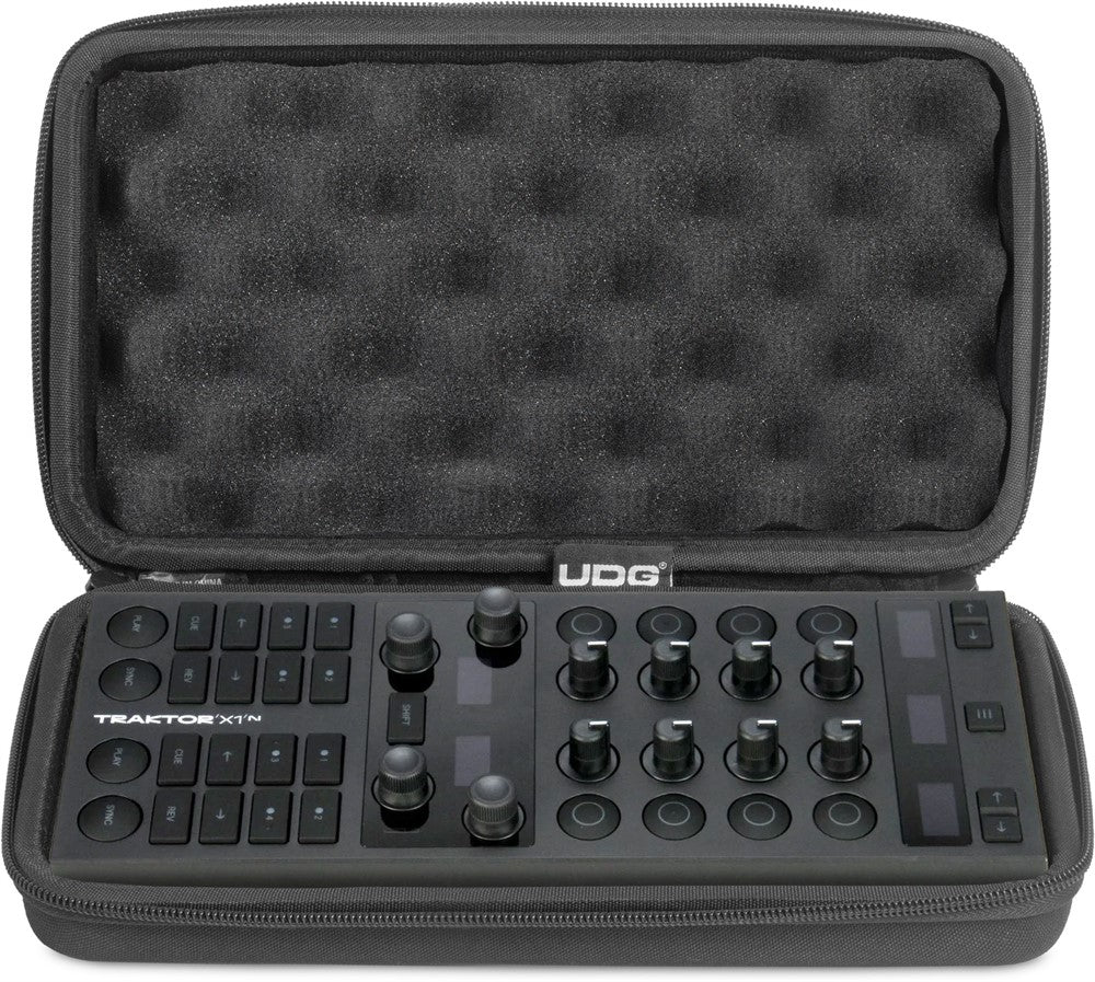 UDG Creator NI Traktor Z1 MK2/ X1 MK3/ Reloop Mixtour Pro hardkoffert svart