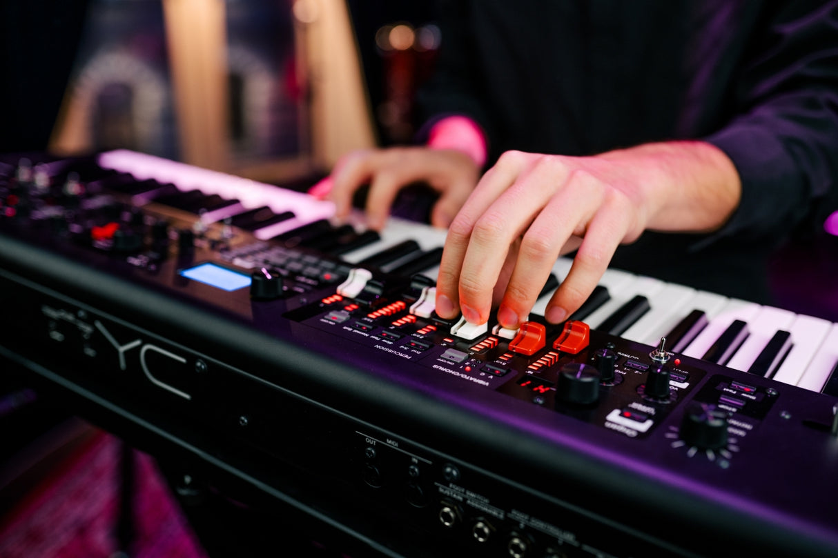 Yamaha YC61 Digital Stage Keyboard (Waterfall)