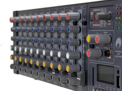 OMNITRONIC RM-1422FX USB rackmikser