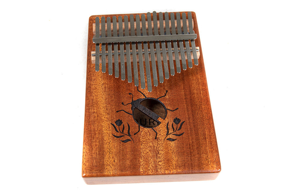 GEWA kalimba med 17 tangenter i mahogni, Beetle