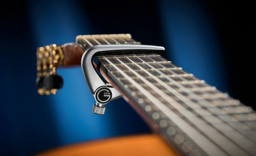 G7th Capo Newport - klassisk gitar, sølv (C33013)