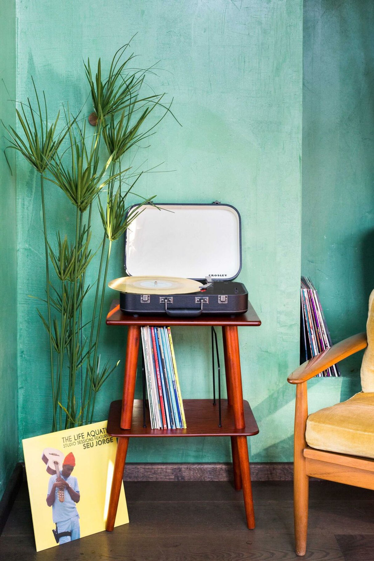 Crosley - Manchester Platespiller Møbel (Paprika)