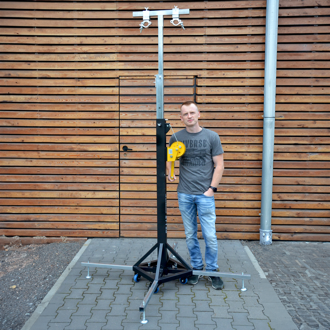 Hardman ST150 scenetårn med vinsj, 1,75 til 4,3 m, 150 kg