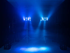 EUROLITE Set LED KLS-180 hvit + BS-2 EU høyttalerstativer i hvit