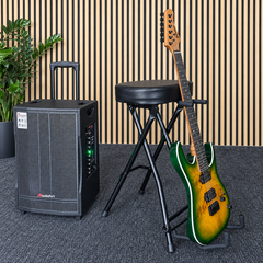 Hardman SB207 gitarstol med fotstøtte og gitarholder.