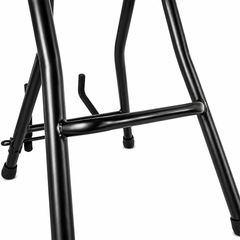 Hardman SB207 gitarstol med fotstøtte og gitarholder.