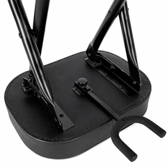 Hardman SB207 gitarstol med fotstøtte og gitarholder.