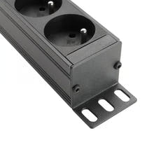 Strømskinne m. jord (19" rack)