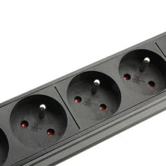 Strømskinne m. jord (19" rack)