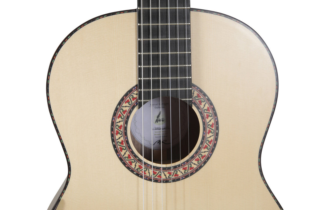 Manuel Rodriguez MAGISTRAL Series E Walnut all solid - Gran/Valnøtt (E-S)