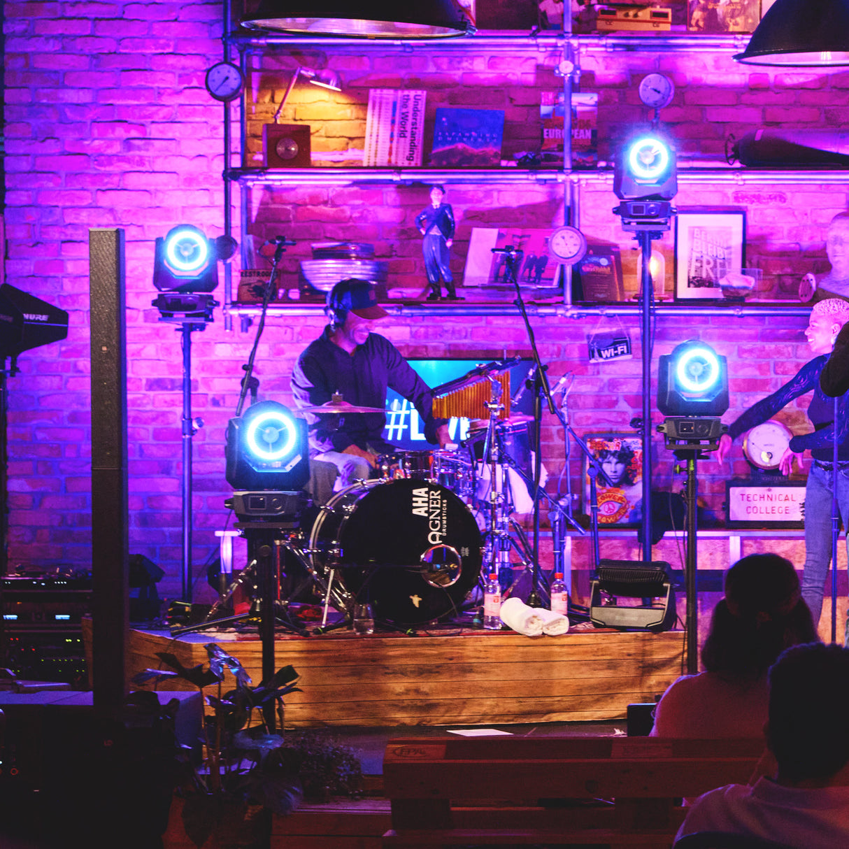 Cameo MOVO BEAM 200 - Beam moving head med endeløs rotasjon og LED-ring