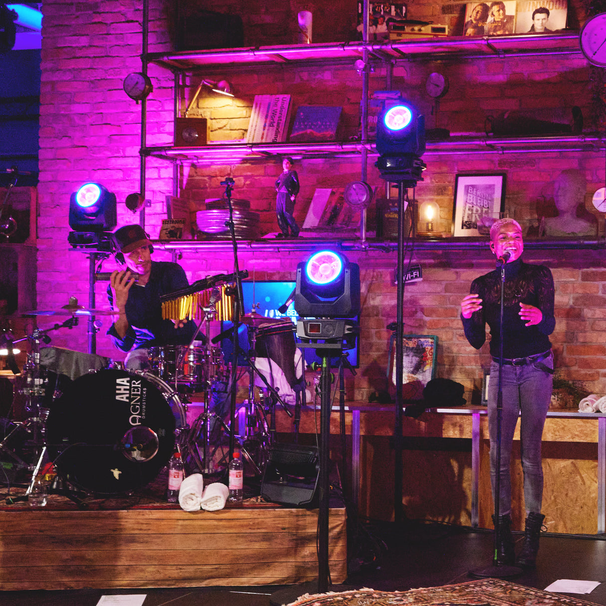 Cameo MOVO BEAM 200 - Beam moving head med endeløs rotasjon og LED-ring