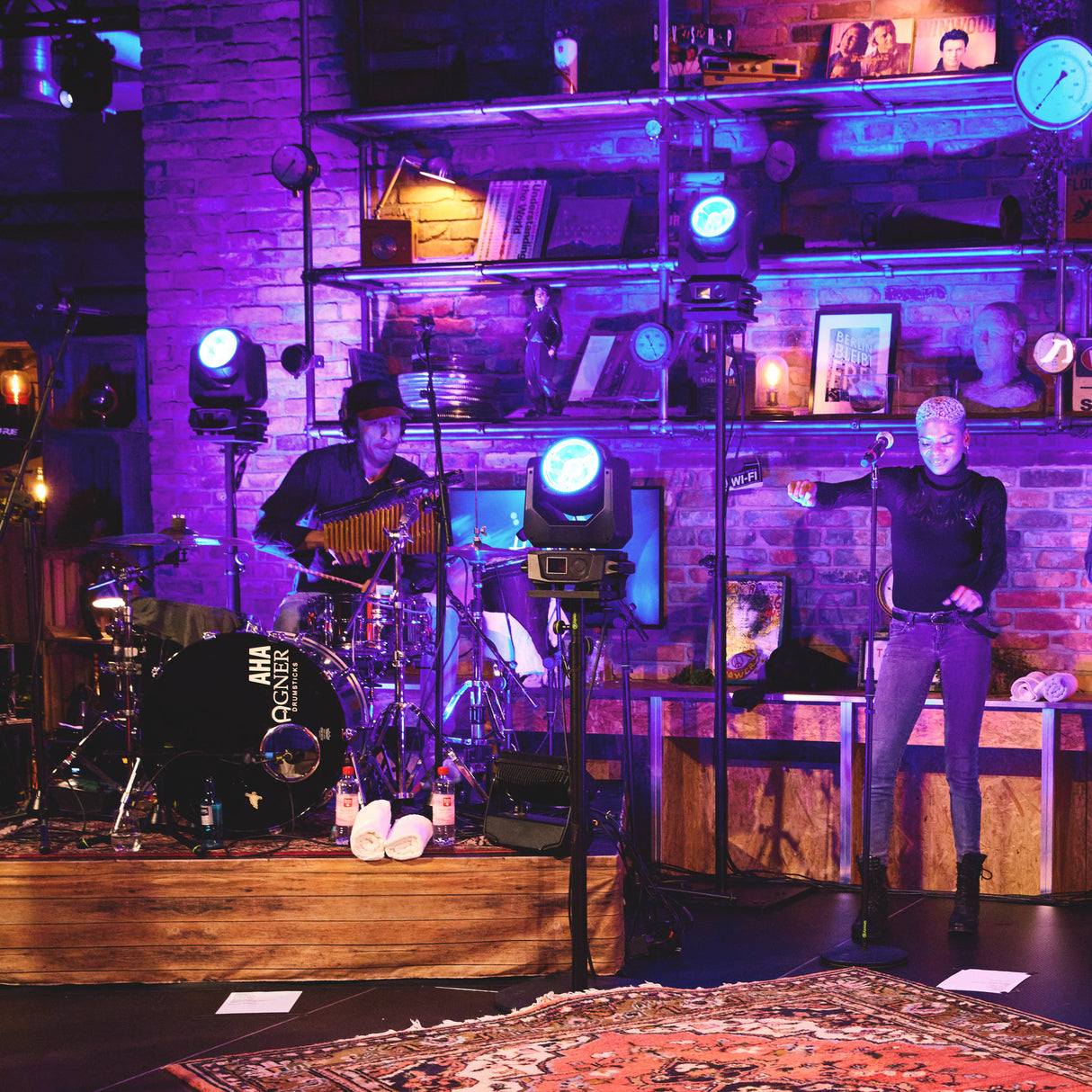 Cameo MOVO BEAM 200 - Beam moving head med endeløs rotasjon og LED-ring