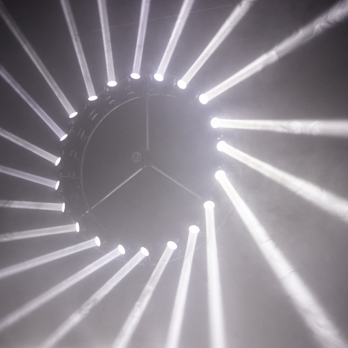 Cameo MOVO BEAM 200 - Beam moving head med endeløs rotasjon og LED-ring