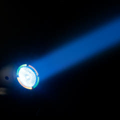 Cameo MOVO BEAM Z100 - Beam-moving head med ubegrenset rotasjon, LED-ring og zoom