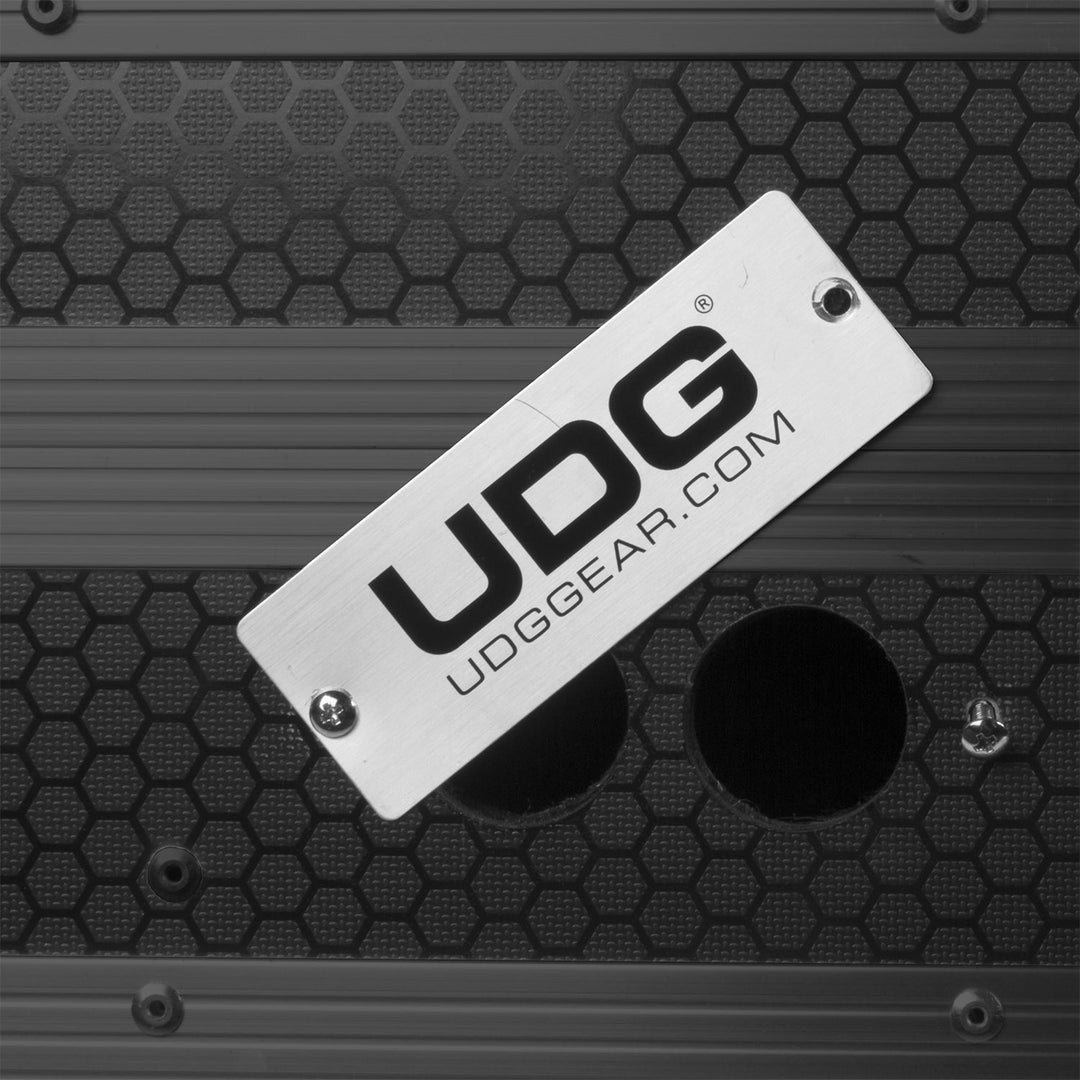 UDG Ultimate Flight Case NI Kontrol S4 MK3 Svart Plus (L)