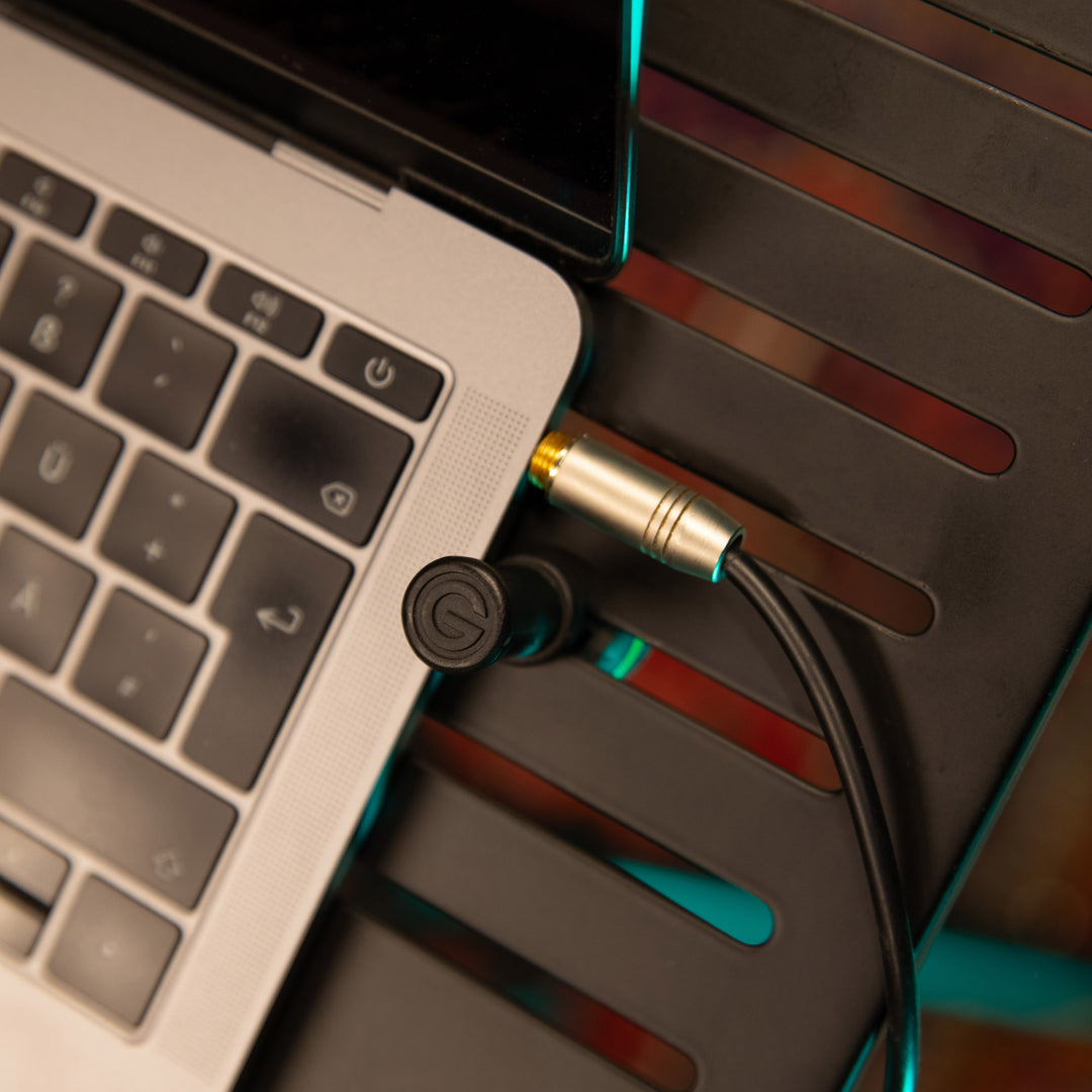 Gravity LTS T 02 B - Universelt laptopstativ med justerbare holdepinner og stålbase, svart