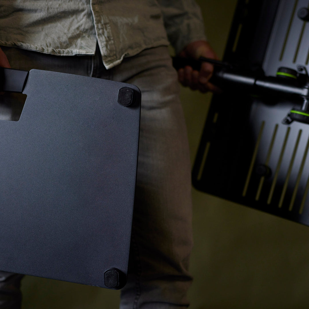 Gravity LTS T 02 B - Universelt laptopstativ med justerbare holdepinner og stålbase, svart