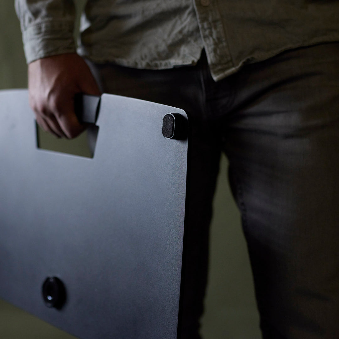 Gravity LTS T 02 B - Universelt laptopstativ med justerbare holdepinner og stålbase, svart