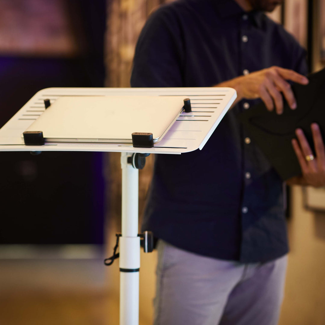 Gravity LTS T 02 W – Universelt laptopstativ med justerbare støttepinner og stålbase