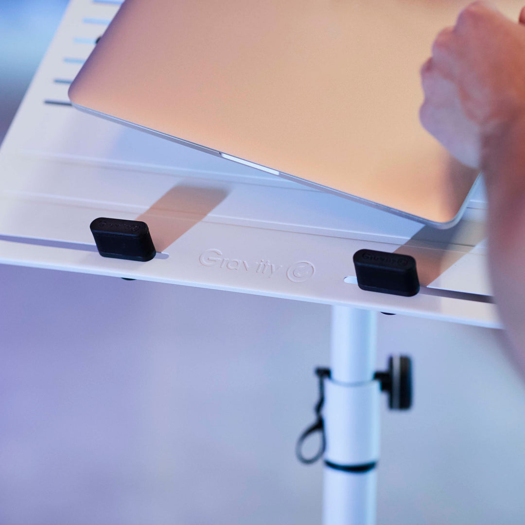 Gravity LTS T 02 W – Universelt laptopstativ med justerbare støttepinner og stålbase