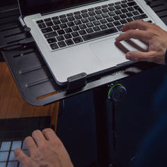 Gravity LTS TRAY 1 - Laptopbrett med justerbare festepinner