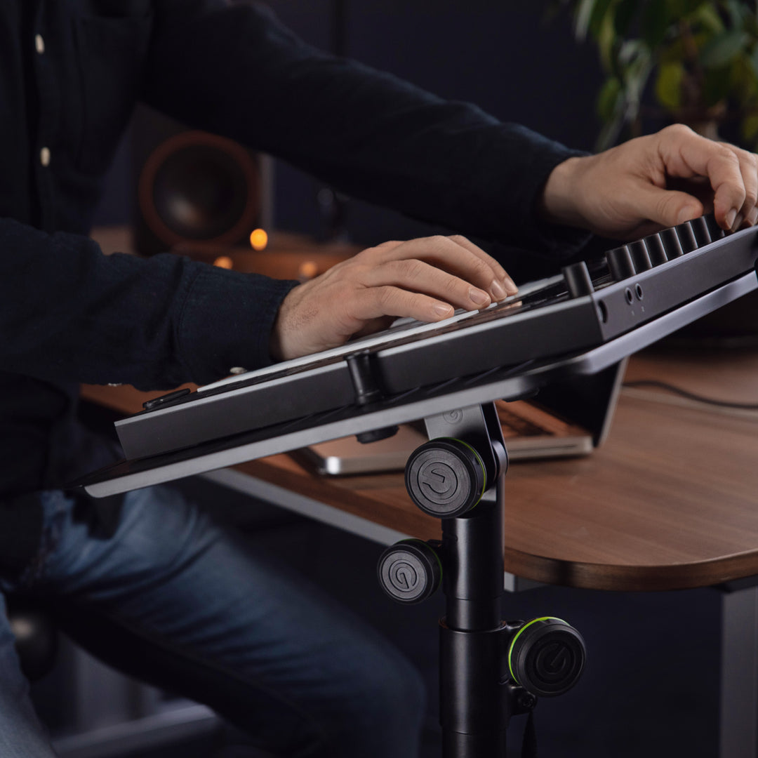 Gravity LTS TRAY 1 - Laptopbrett med justerbare festepinner