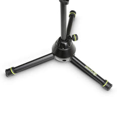 Gravity MS 3122 HDB - Kort kraftig mikrofonstativ for hard bruk med sammenleggbar trefot