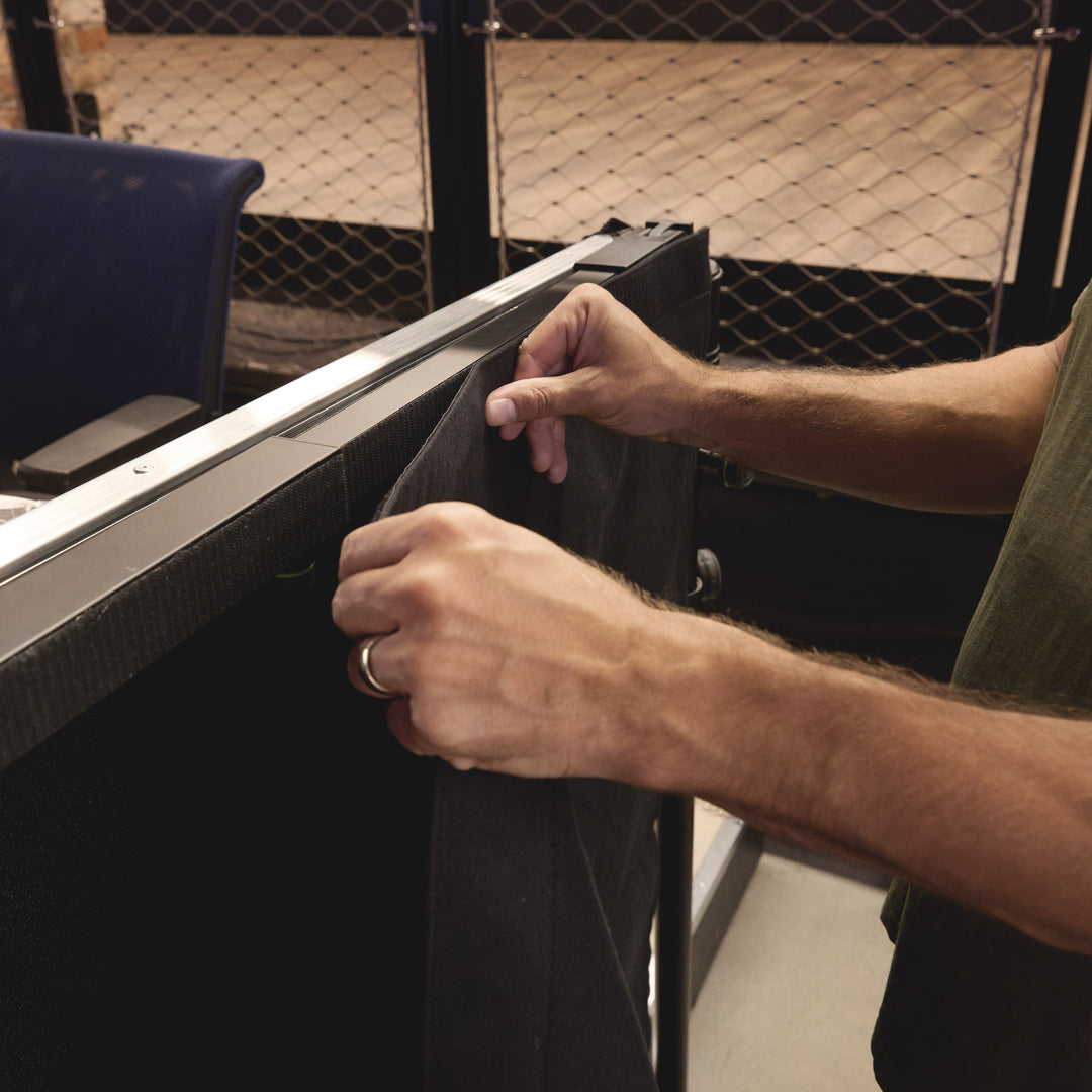 Gravity PAD T M - Mellomlang horisontal teleskopisk tverrstang for Pipe and Drape-gardinsystem