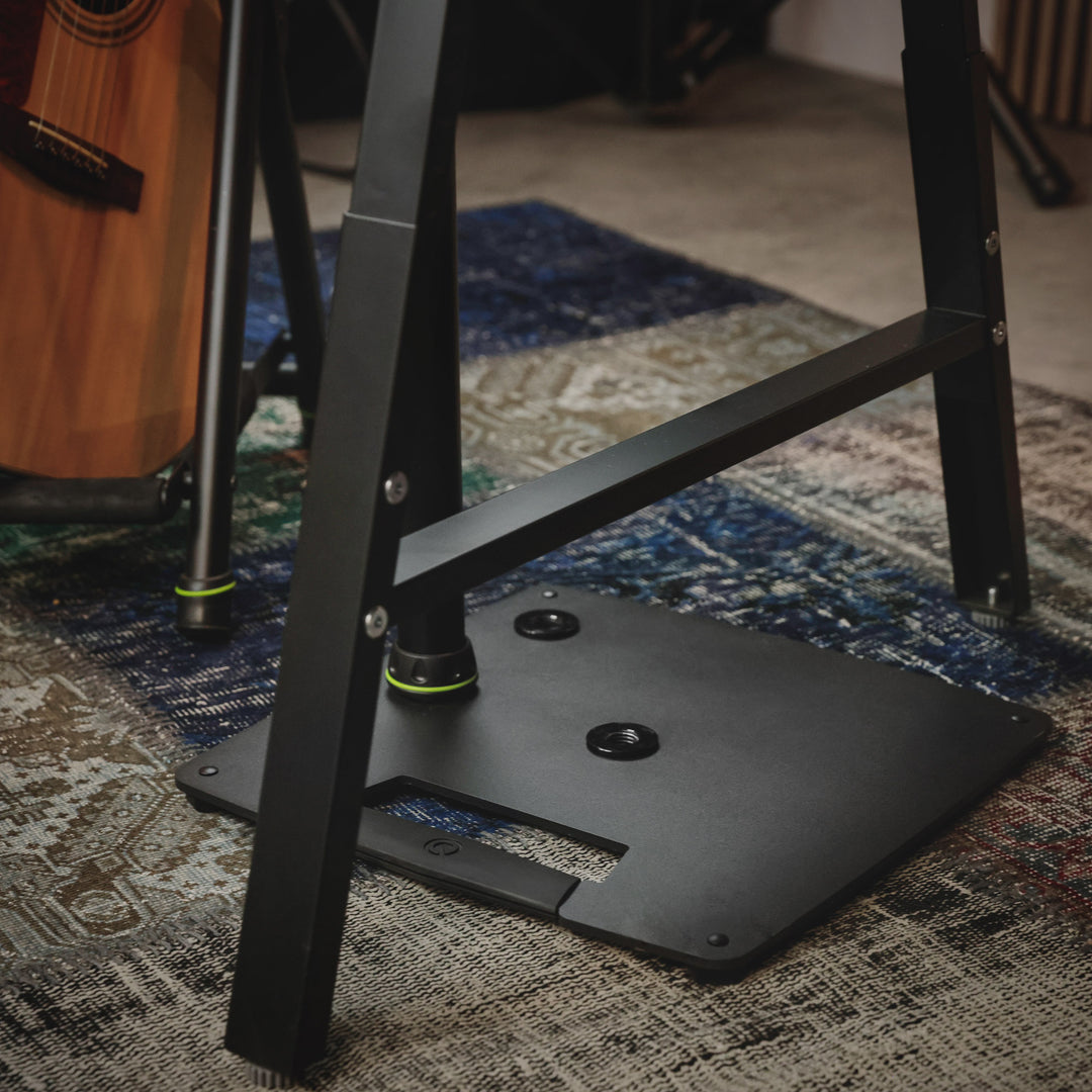 Gravity SP 3202 CS B - Høyttalerstativ for studiomonitor med firkantet stålbase