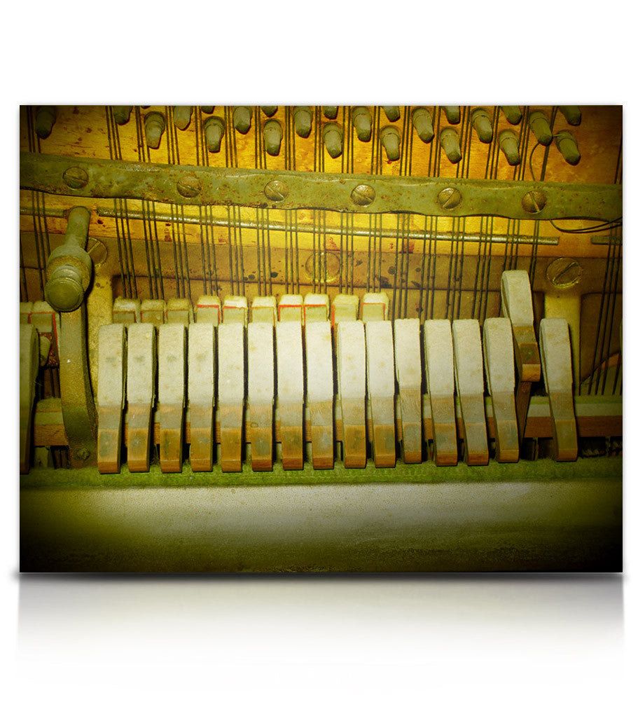 Gammelt, utslitt bestemor-piano
