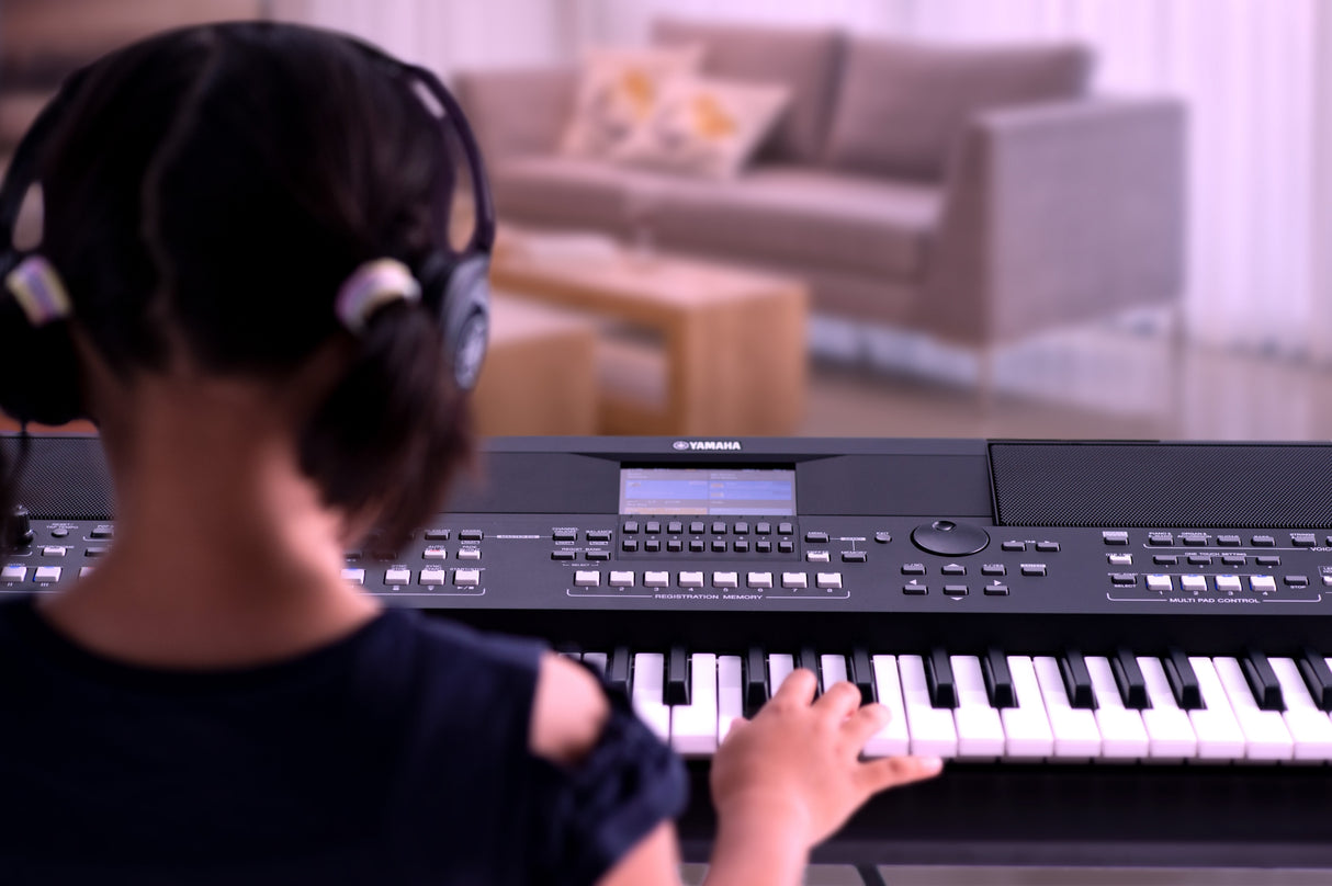 Yamaha PSR-SX600 Keyboard (svart)