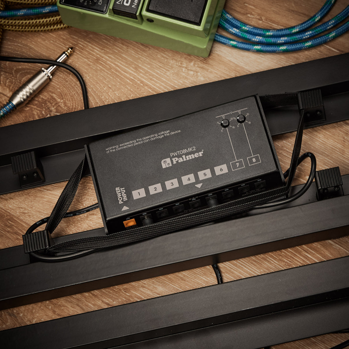 Palmer PWT 08 MK2 - Universell pedalboard-strømforsyning med 8 utganger