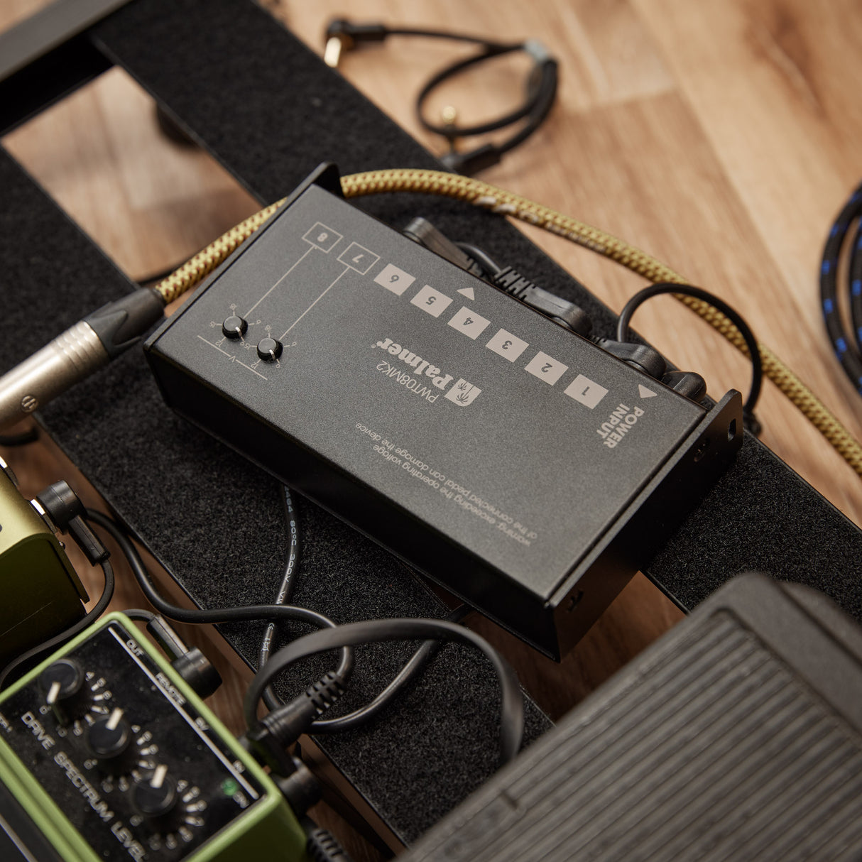 Palmer PWT 08 MK2 - Universell pedalboard-strømforsyning med 8 utganger