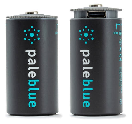Pale Blue Li-Ion oppladbart C-batteri, 2-pakning med C-celler og 2x1 USB-C-kabel