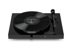 Pro-Ject Jukebox E1 OM5e Piano platespiller (svart)