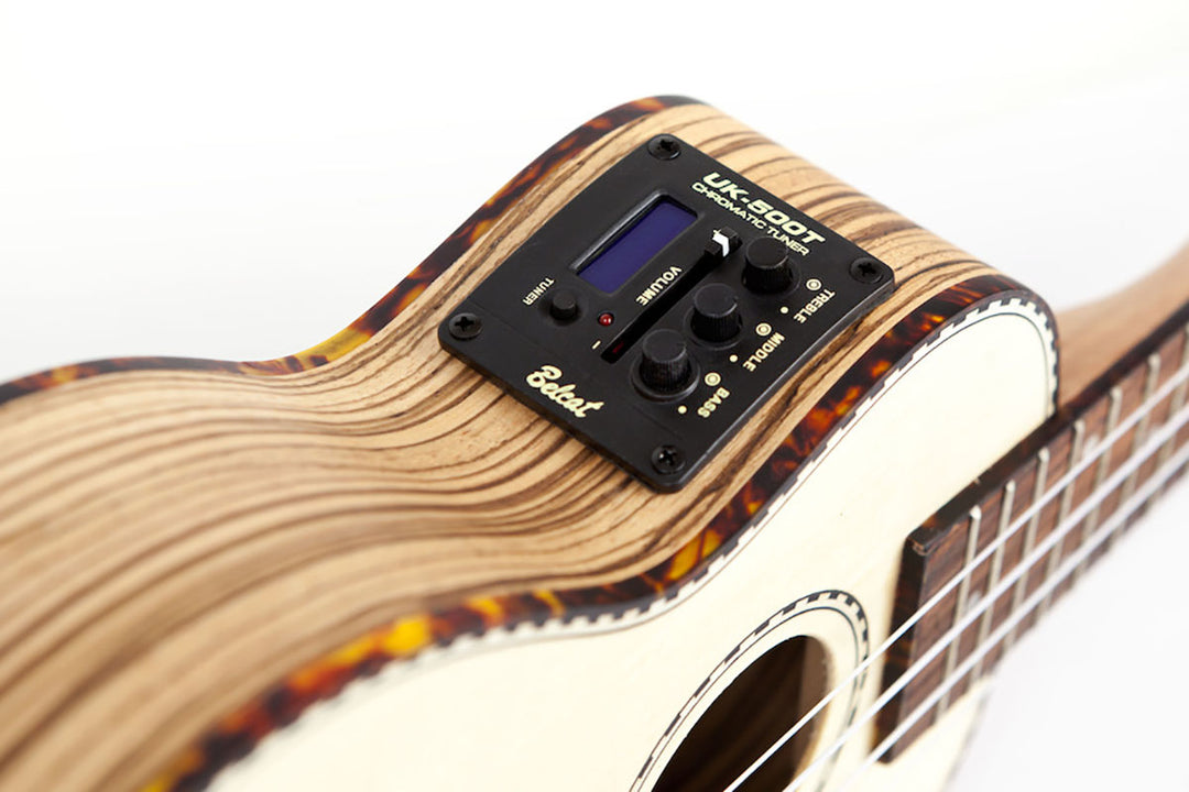 Reno RU210E Sopranokulele med pickup og tuner (naturlig)