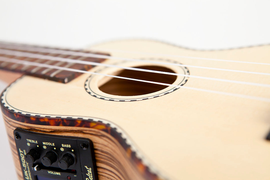 Reno RU210E Sopranokulele med pickup og tuner (naturlig)