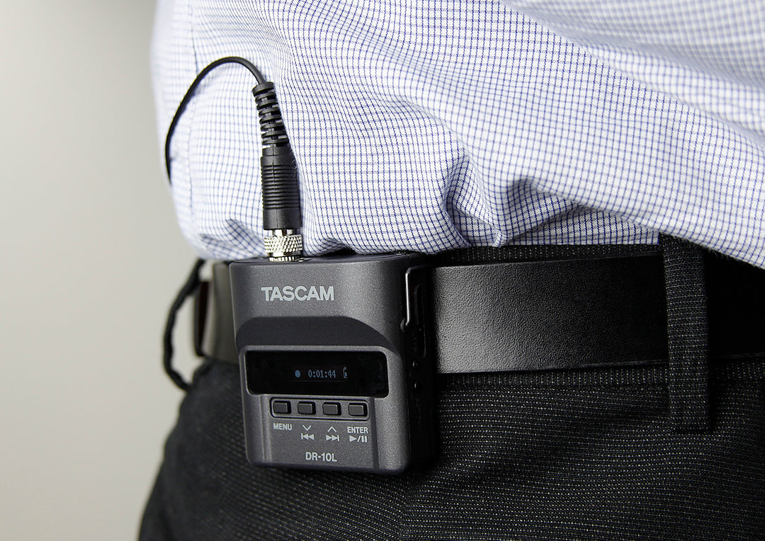 Tascam DR-10L opptaker med lavaliermikrofon, hvit